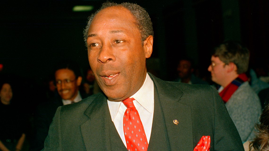 'Lean on Me' inspiration Joe Clark dies at 82 - Vimarsana News
