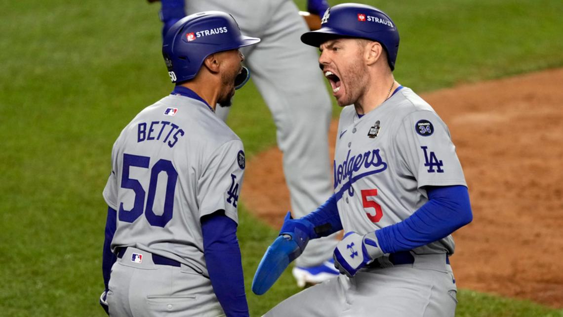 WORLD SERIES CHAMPIONS 2024 LA 金色ボール