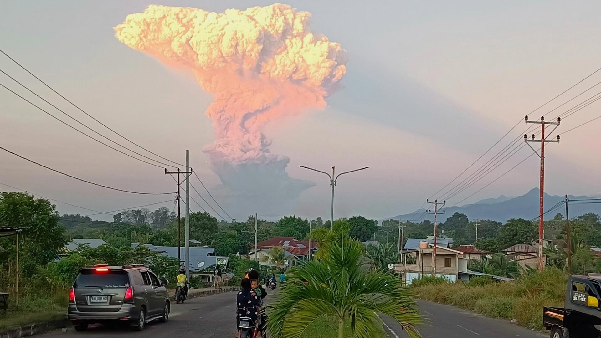 Indonesian Authorities raised the eruption alert to the highest level and expanded the danger zone to 8 kilometers (about 5 miles) from the crater.