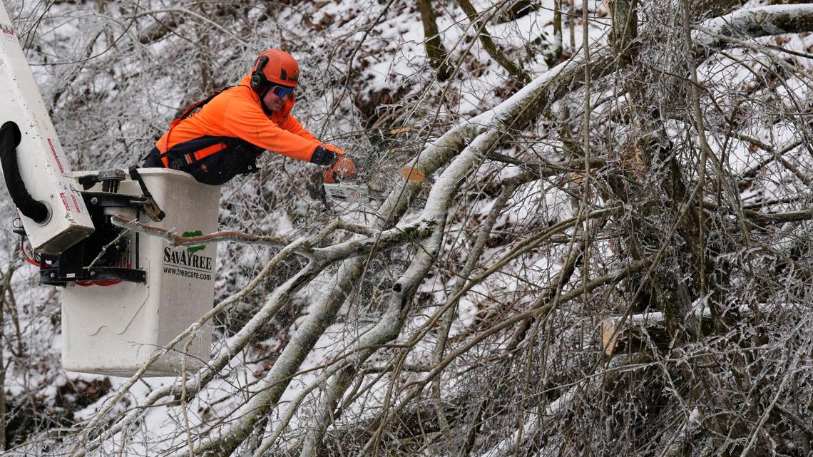 Powerful storm threatens East Coast including parts unaccustomed to heavy snow