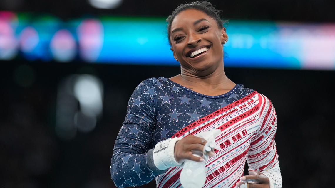 How many medals does Simone Biles have?