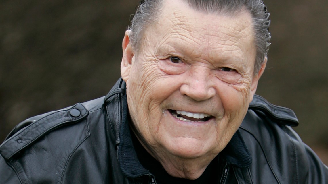 Grand Ole Opry country singer Stonewall Jackson dies