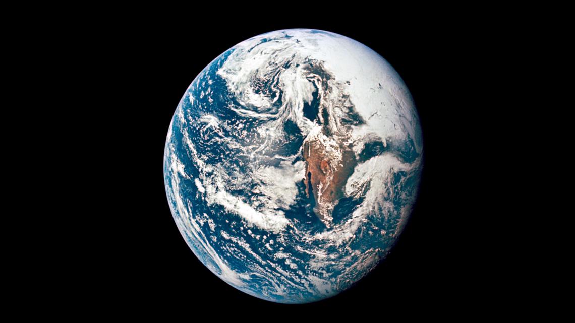 When will the Soviet spacecraft crash into earth tonight? Kosmos