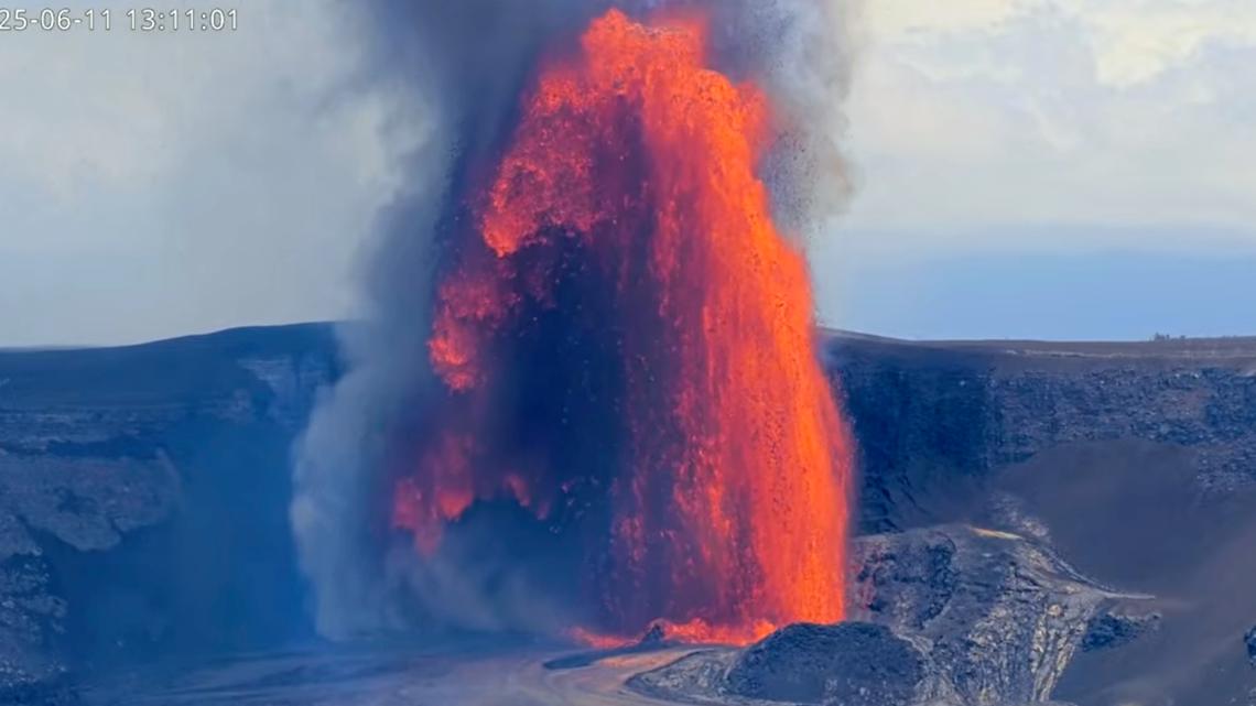 Kilauea Volcano Erupts 25th Episode with 1,000-Foot Lava Fountains