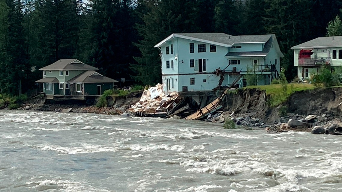 Video: Mendenhall River floods in Alaska, causing house collapse - Vimarsana News