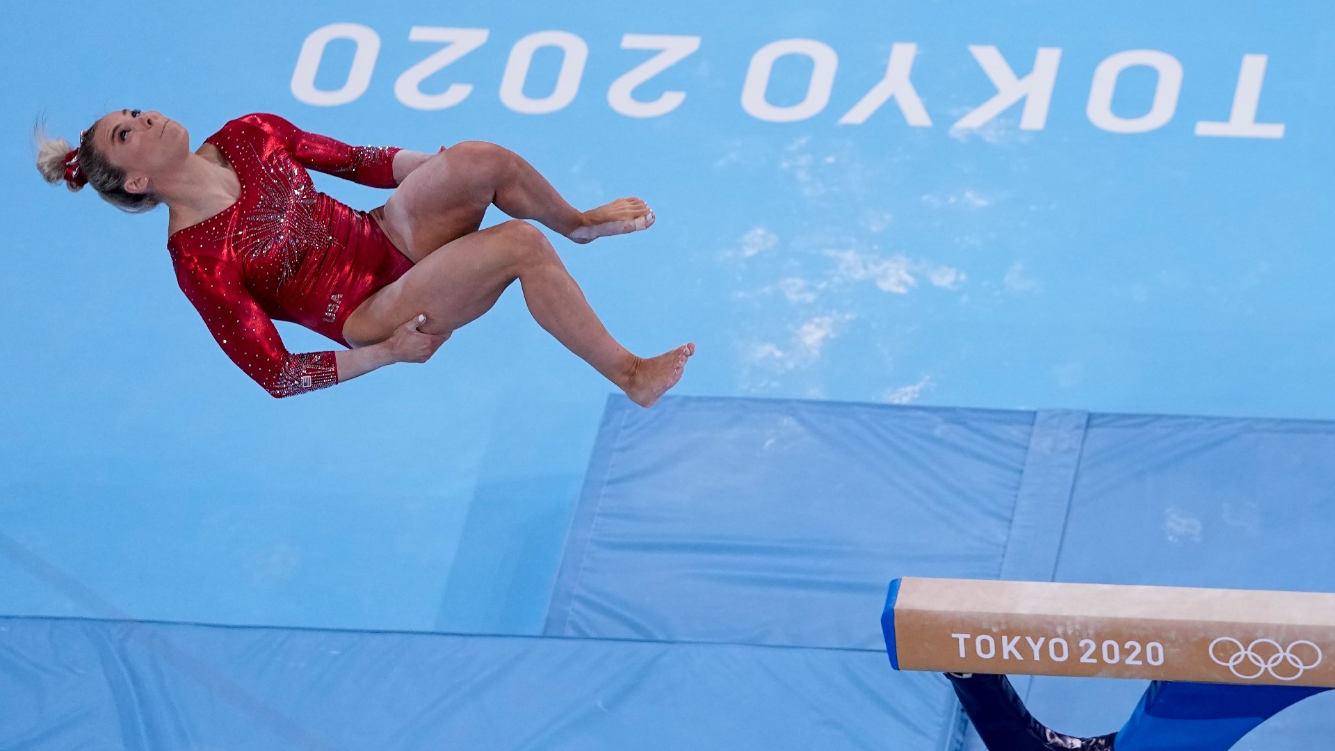 Why do US gymnasts wear different color leotards?