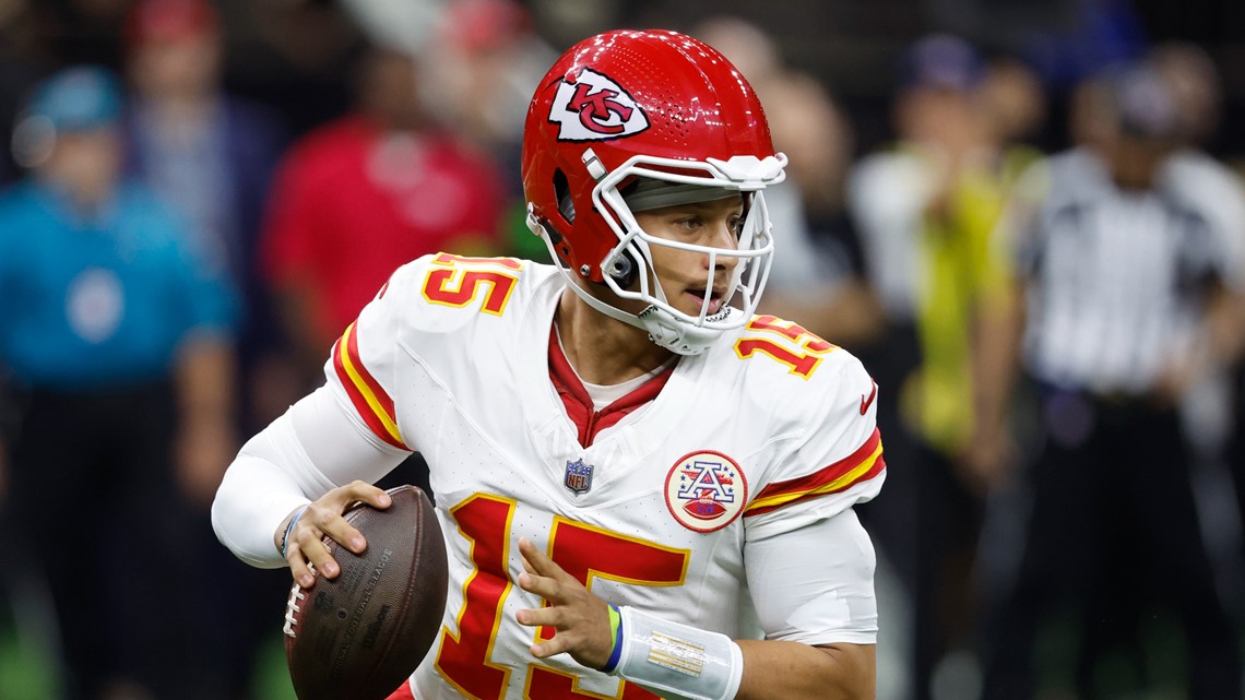 Chiefs, Mahomes agree to restructured deal to include big pay