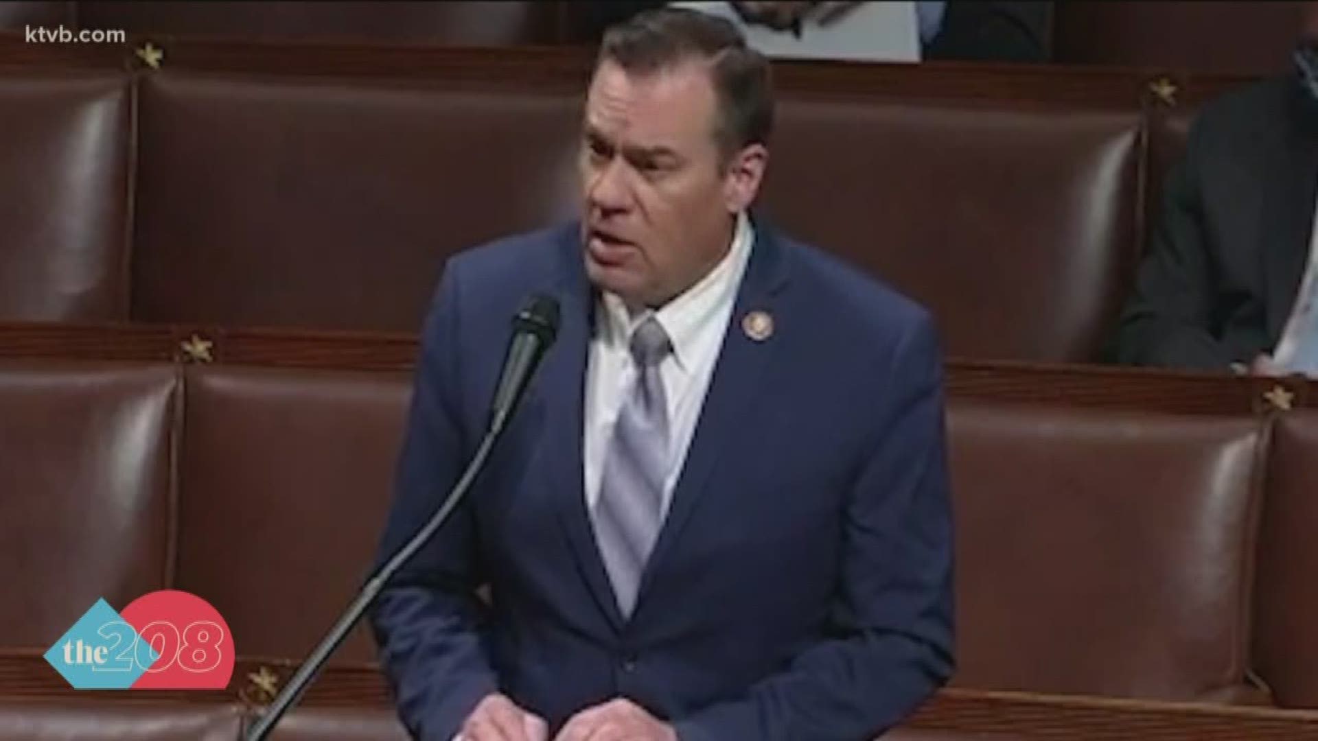 A reporter for HuffPost live-tweeted as several members of Congress skirted new metal detectors set up outside the House chambers.