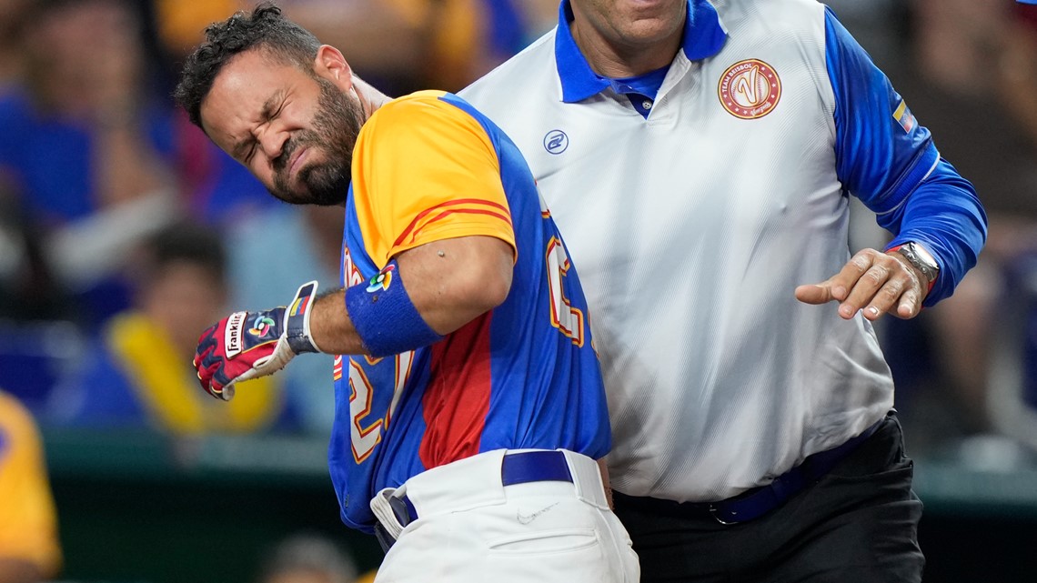 Astros star Altuve has surgery on broken thumb, a WBC injury