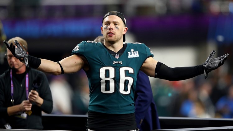 Fox News apologizes for showing Philadelphia Eagles praying in