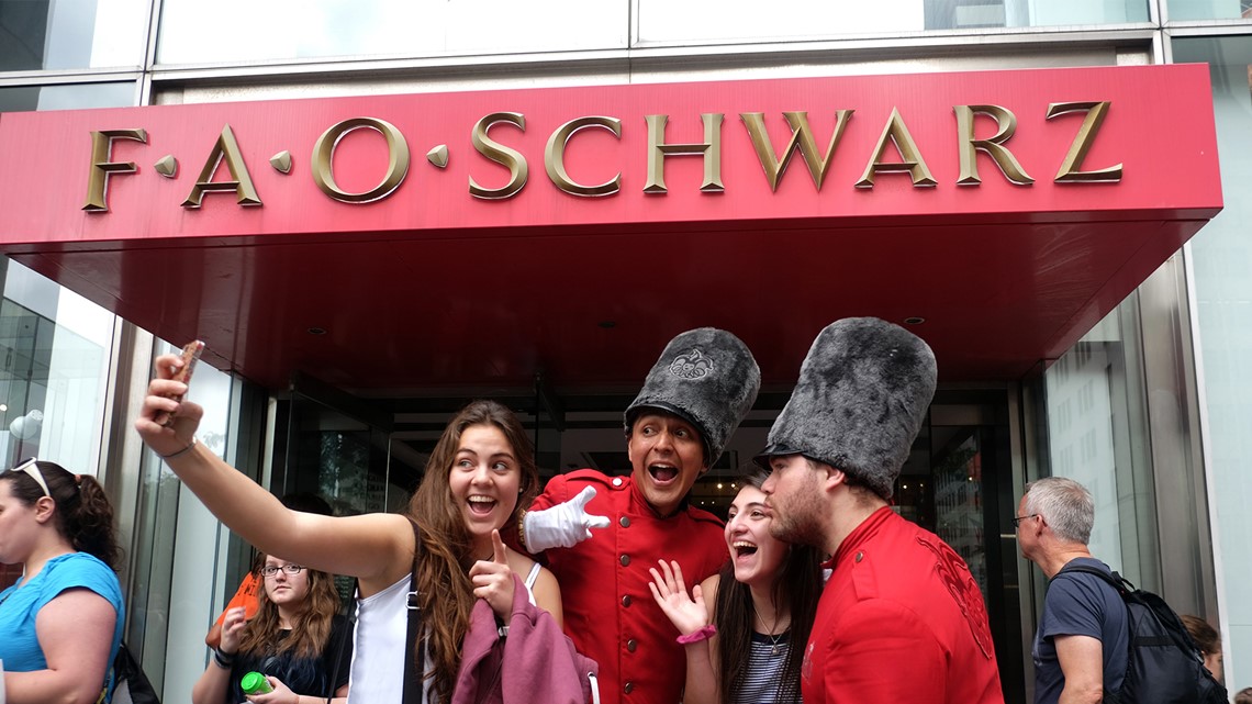 Fao schwarz online coming back