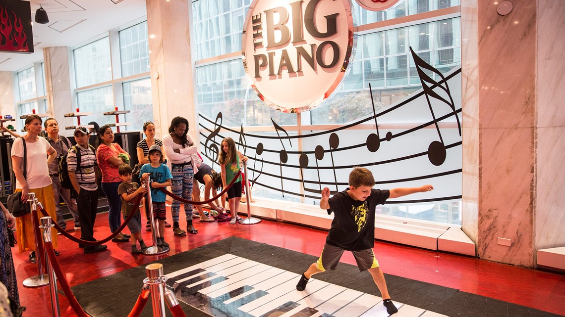 FAO Schwarz NYC: The Toy Store Reopening