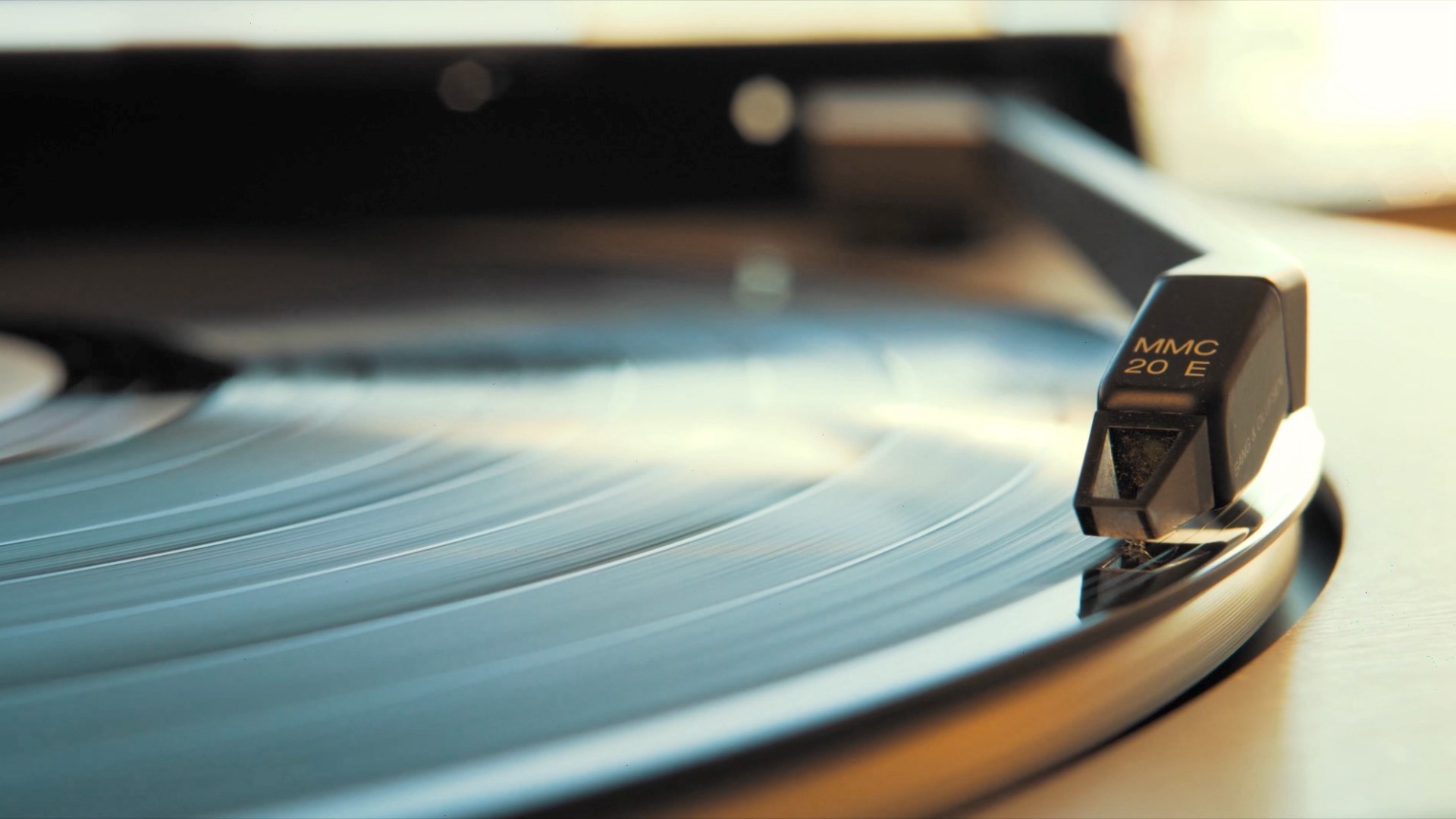 Here's how to tell if your old vinyl records are with any money. Veuer's Johana Restrepo has more.
