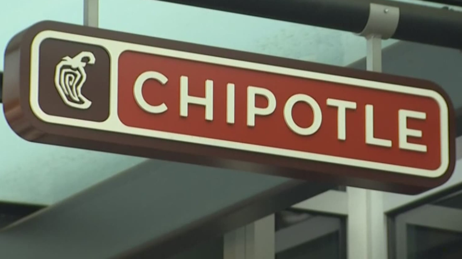 If hourly employees meet certain criteria and their stores meet sales goals, Chipotle said they will offer those workers a month's salary as a bonus. It's part of an incentive program with the intention to lure new employees.