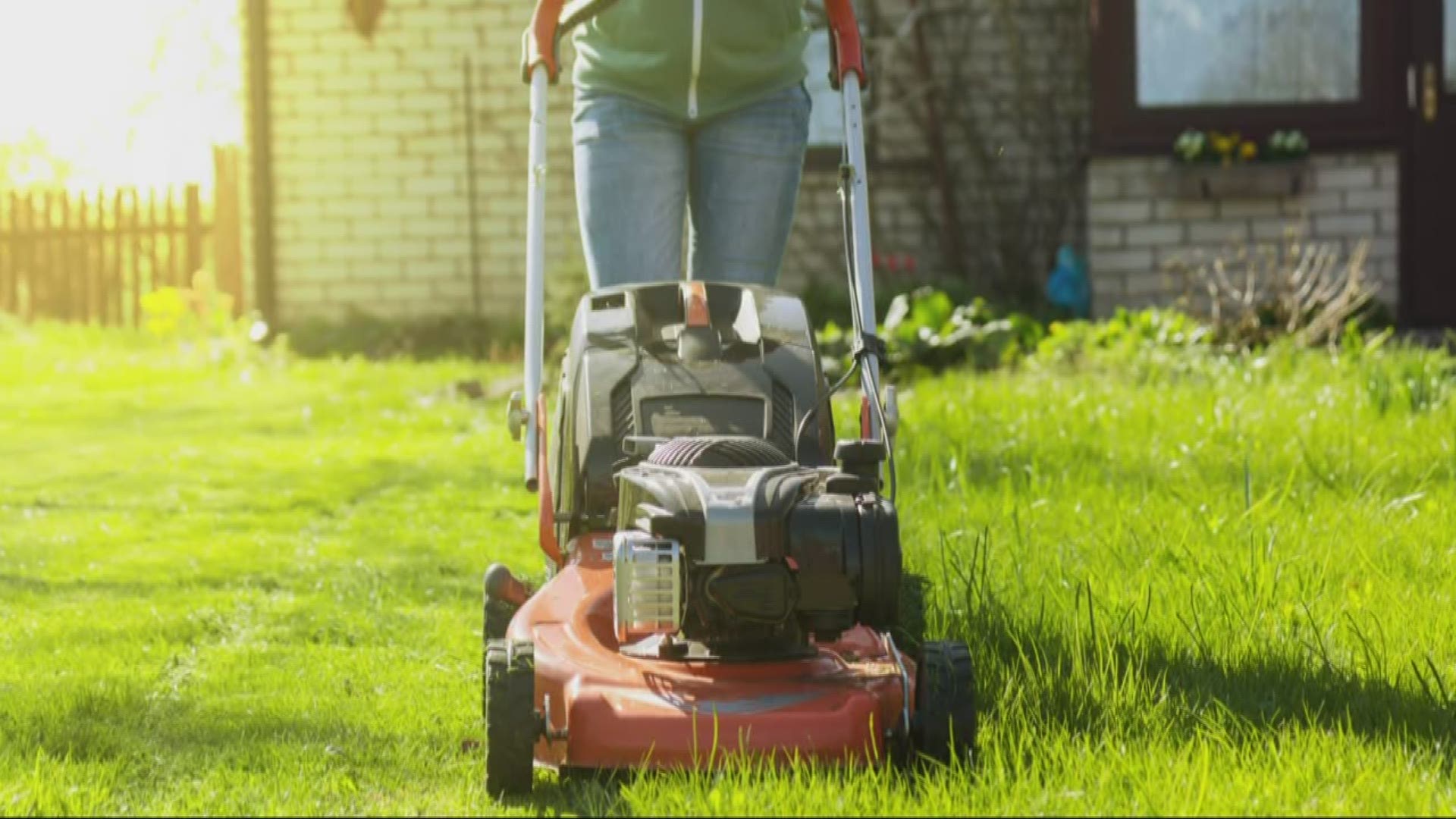 Forget dodgeball, flag football and soccer. There's one school in Iowa giving kids P.E. credit for students doing yard work for seniors or those with disabilities.