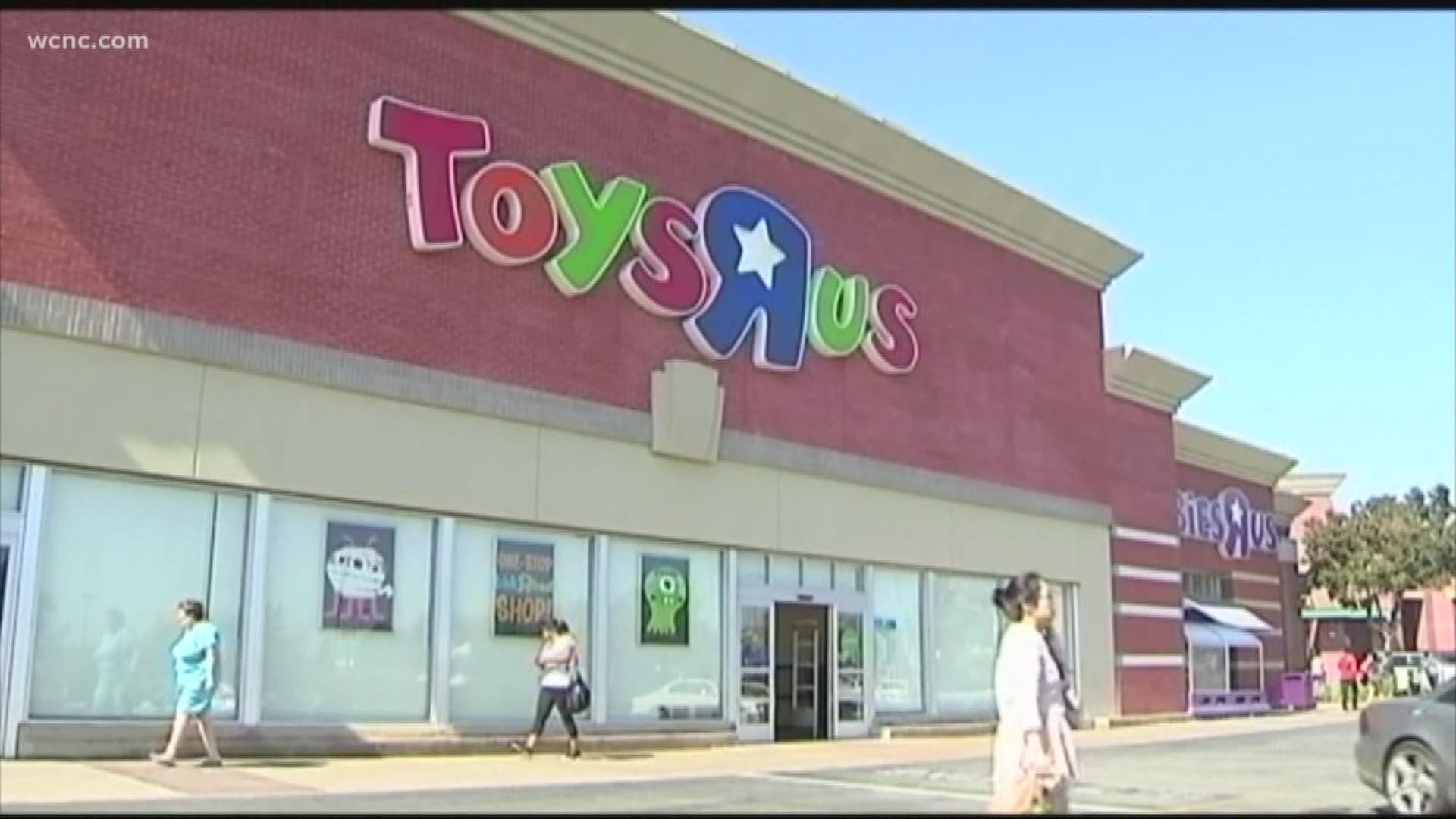 Toys R Us is making a comeback. The iconic toy store announced plans to open a half dozen new locations ahead of the Christmas shopping season, as well as an online store.