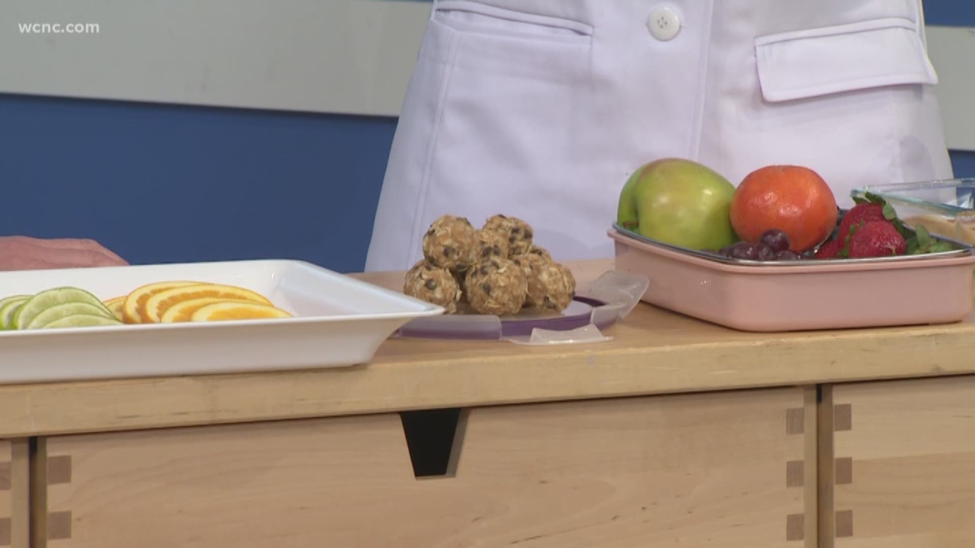 Six healthy lunch swaps for kids
Sometimes it’s hard to switch our kids to eating healthier meals. Dr. Ana-Maria Temple shows us six lunch swaps that are healthier alternatives but the kids will still love!