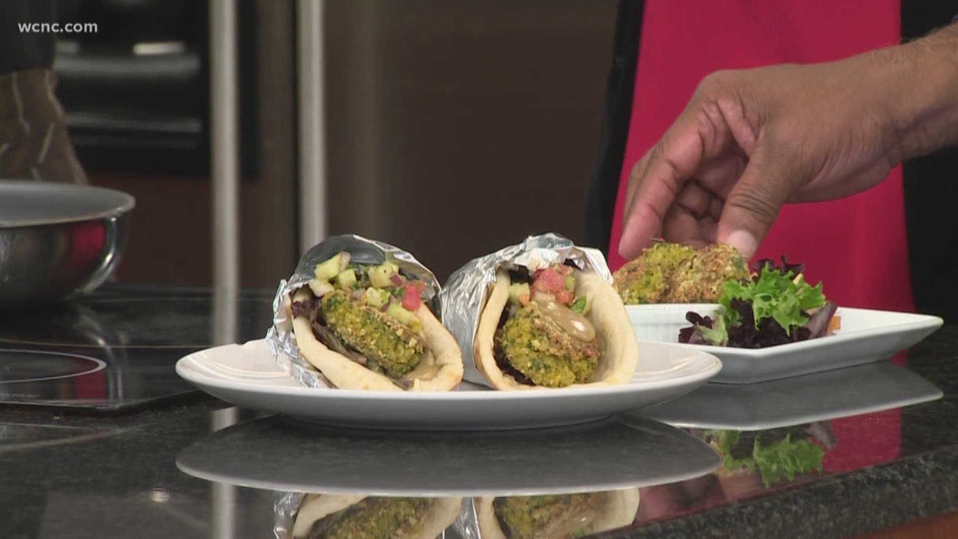 Chef Geoff Bragg shows us how to make a protein packed, vegetarian classic that goes with almost everything: Falafel.
