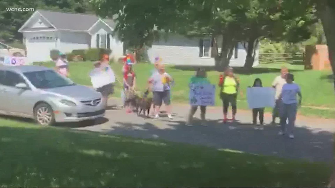 Neighbors throw parade for Charlotte woman fighting stage 4 cancer