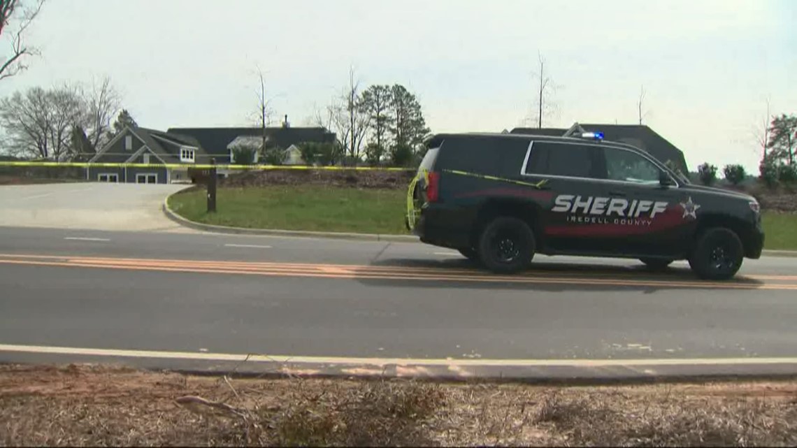 Road rage shooting sends Mooresville man to the hospital