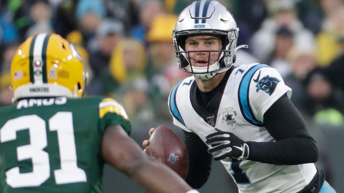 Green Bay, WI, USA. 10th Nov, 2019. Green Bay Packers wide receiver Davante  Adams #17 before the NFL Football game between the Carolina Panthers and  the Green Bay Packers at Lambeau Field