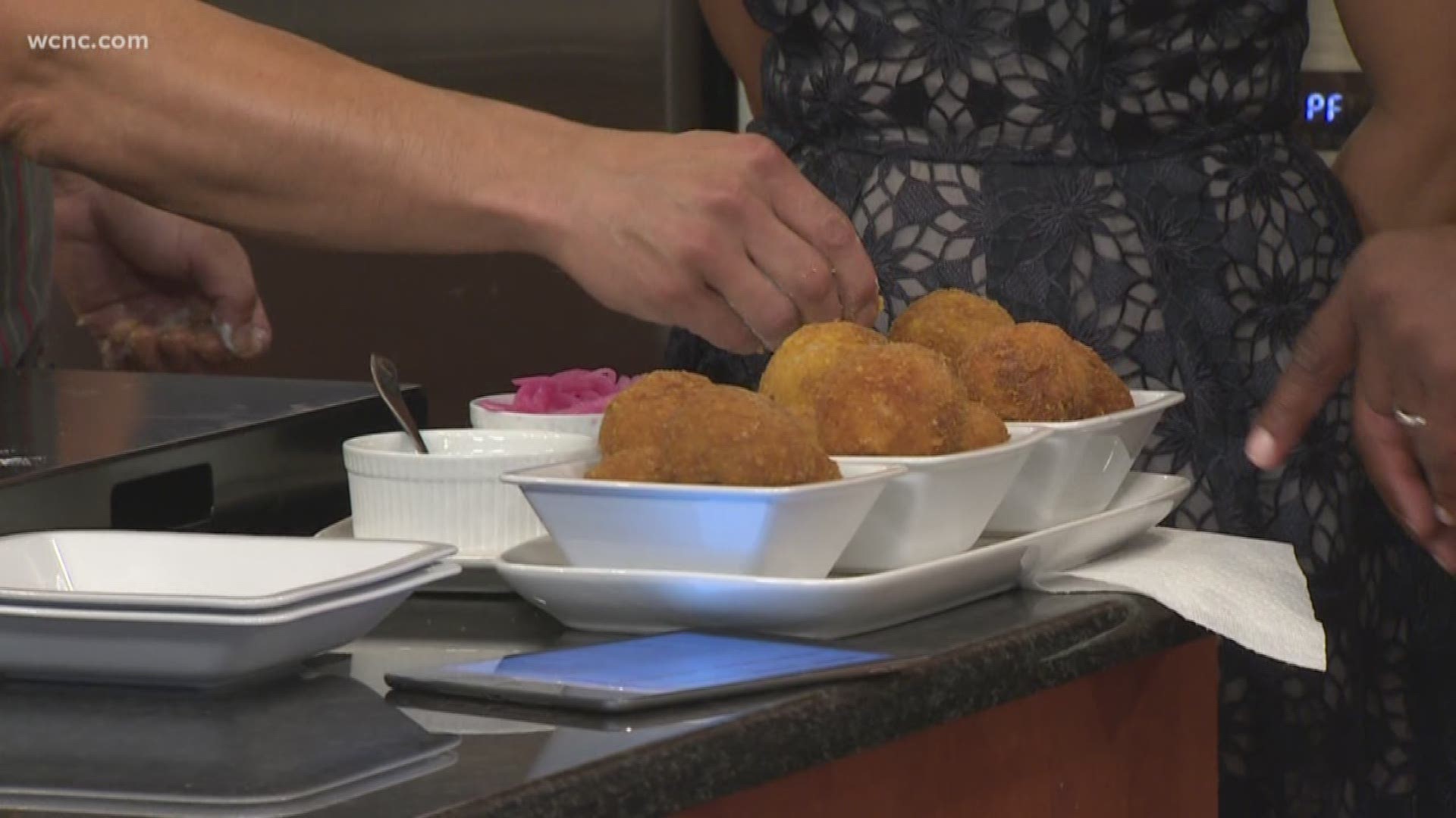 Chef Geoff Bragg shows us how to make a popular Cuban street food item that The Common Market Oakwold now offers.