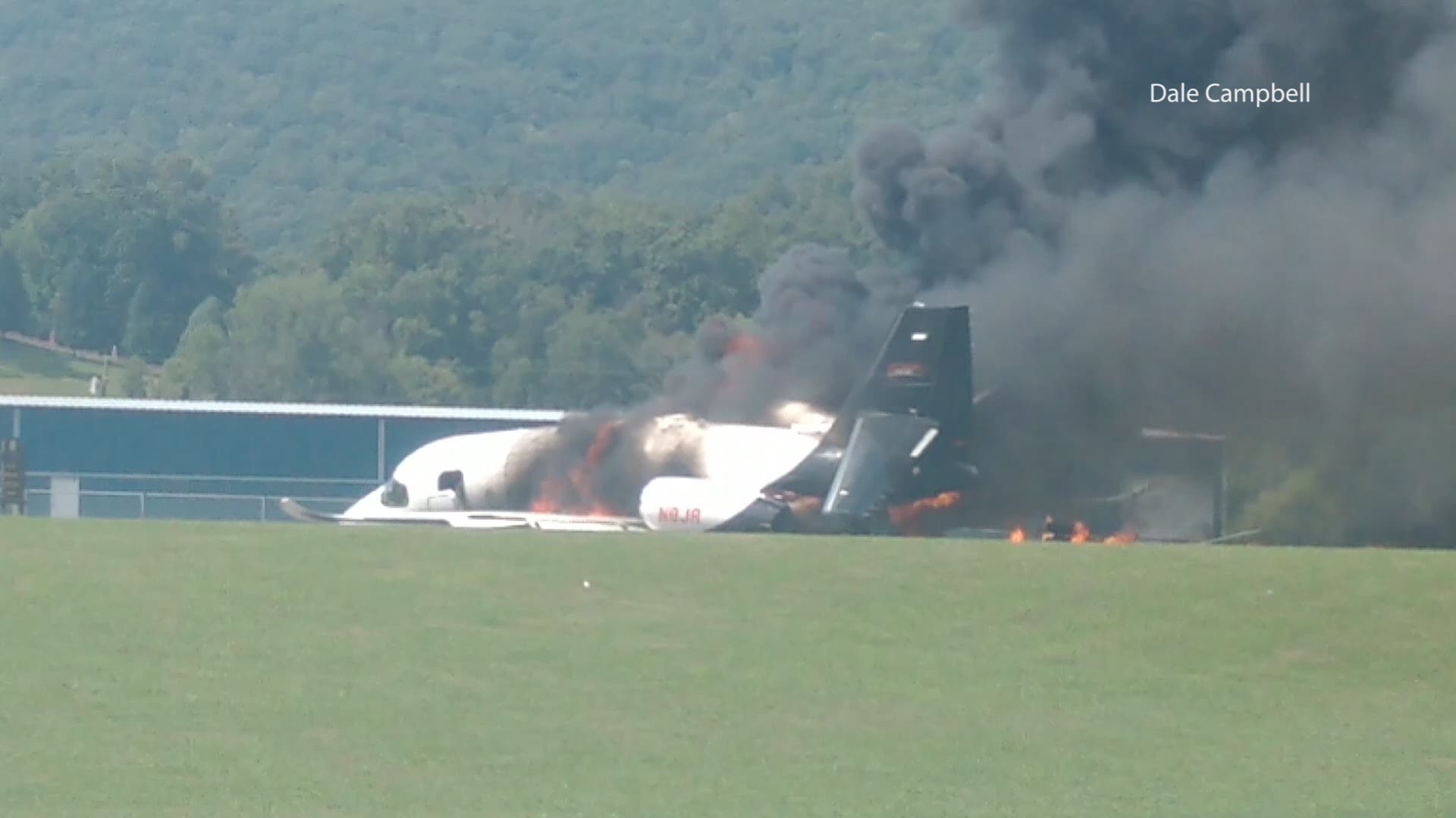 Private jet belonging to NASCAR champion Dale Earnhardt Jr. catches fire after crashing in Elizabeth Municipal Airport in Carter County, Tennessee. Earnhardt, his wife, and one year old child, along with two pilots, were transported to an area hospital.
MORE: https://on.wcnc.com/2OTZ4zU