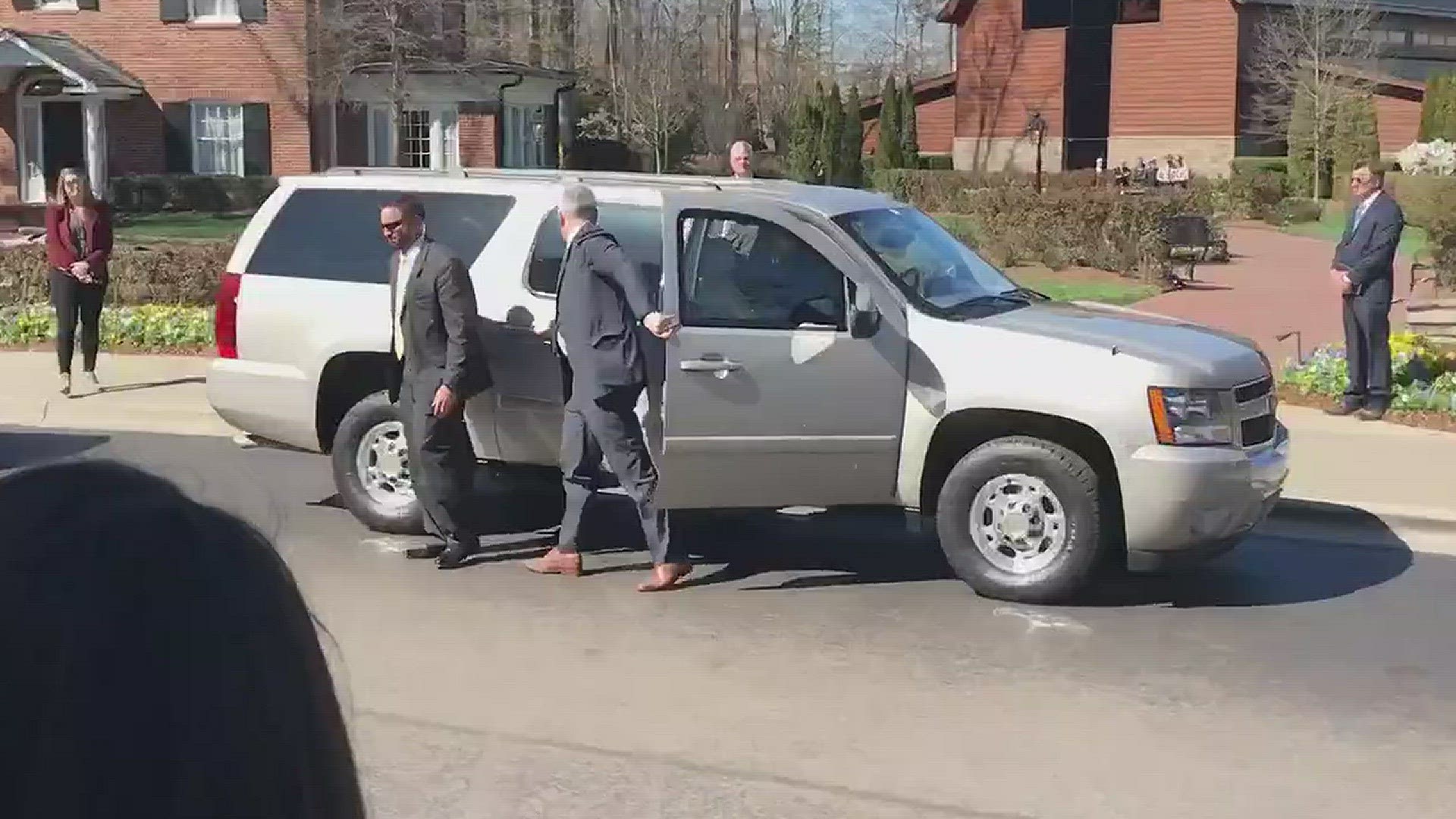 WATCH: President Clinton arrives to pay respects to Rev. Billy Graham