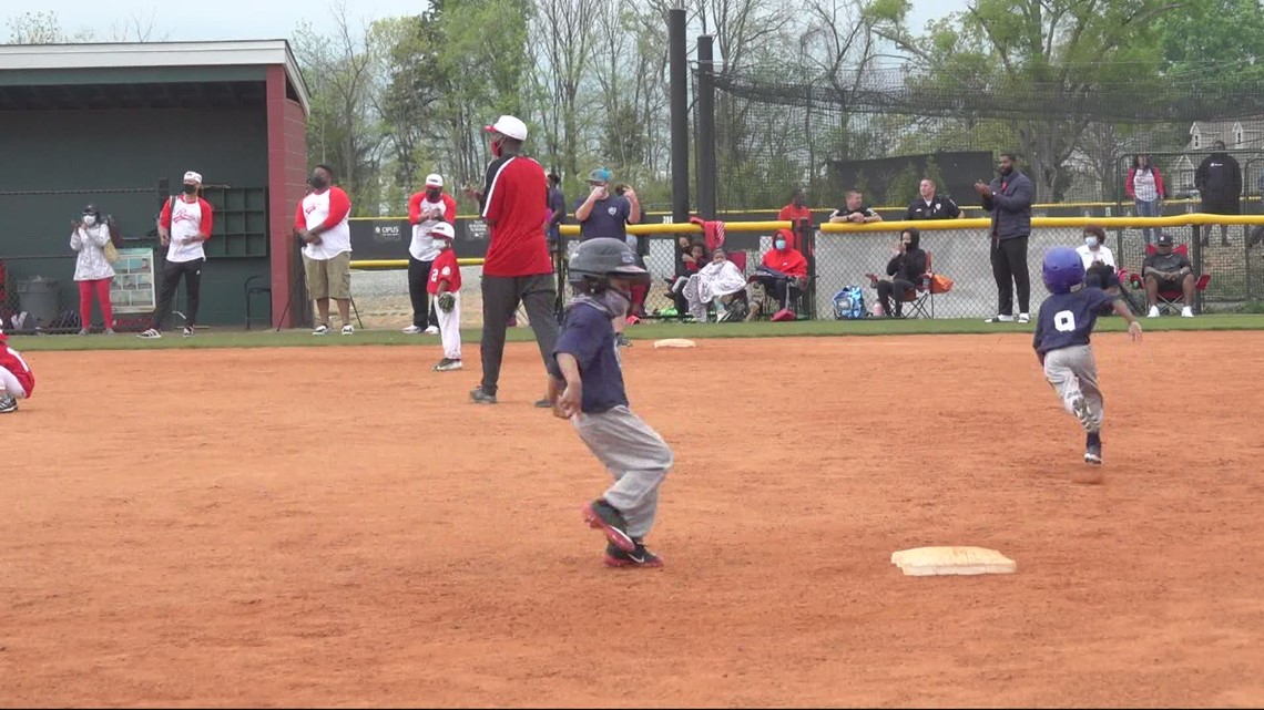 Donations support Carolinas Metro Reds to help kids play baseball - Vimarsana News