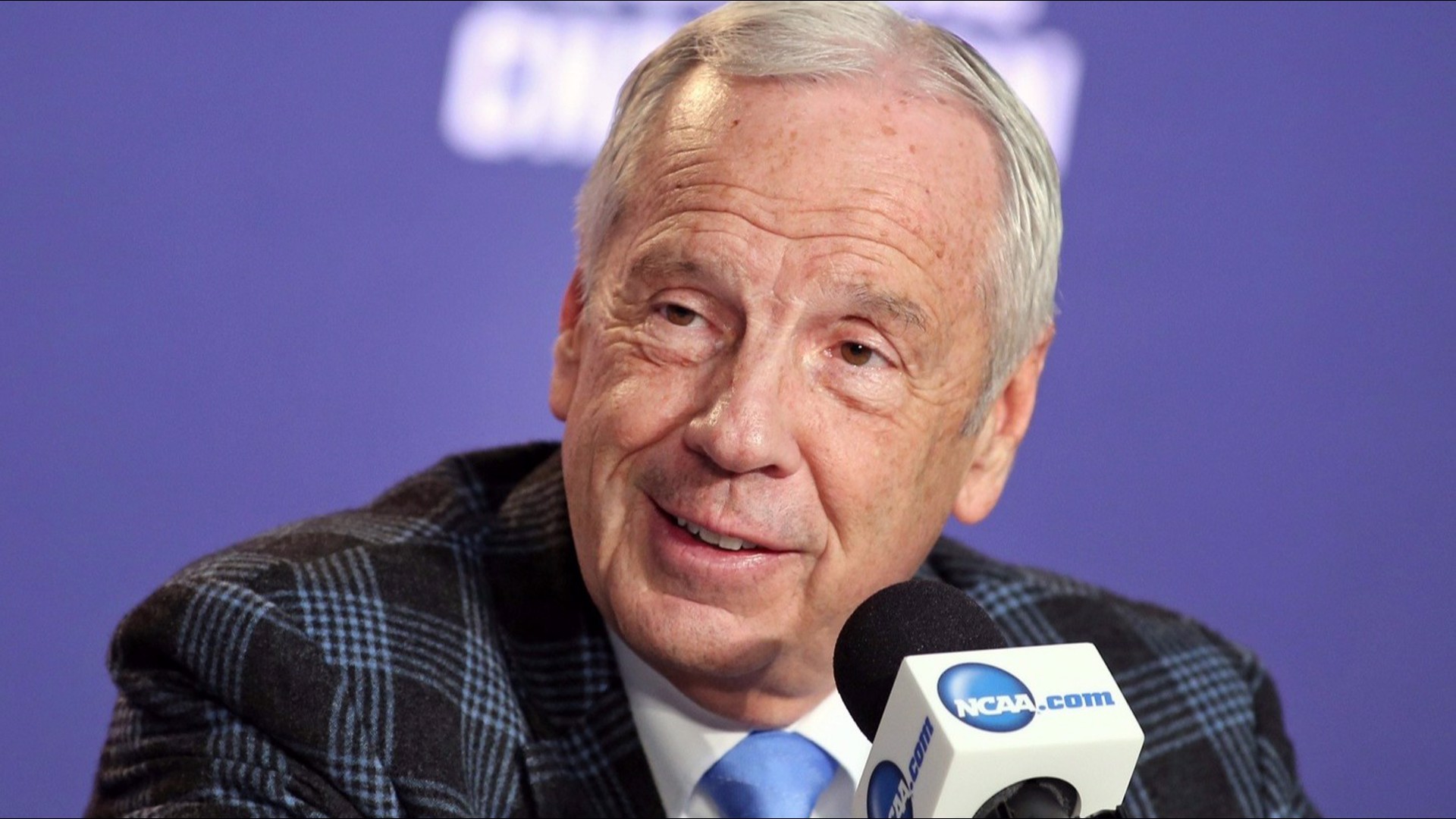 UNC basketball coach Roy Williams announces retirement | wcnc.com