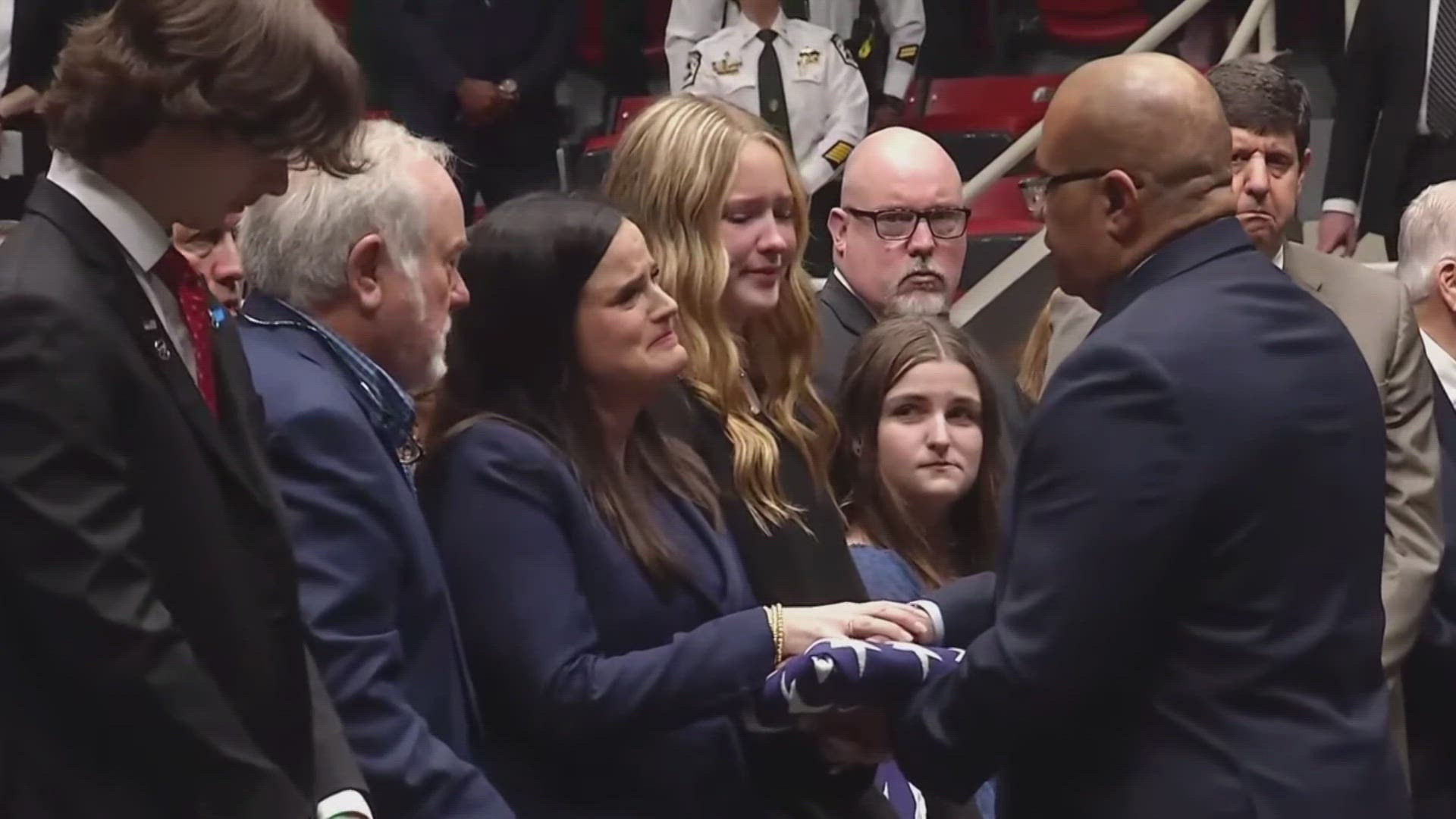 Widow of fallen Deputy US Marshal Thomas Weeks presented with American ...