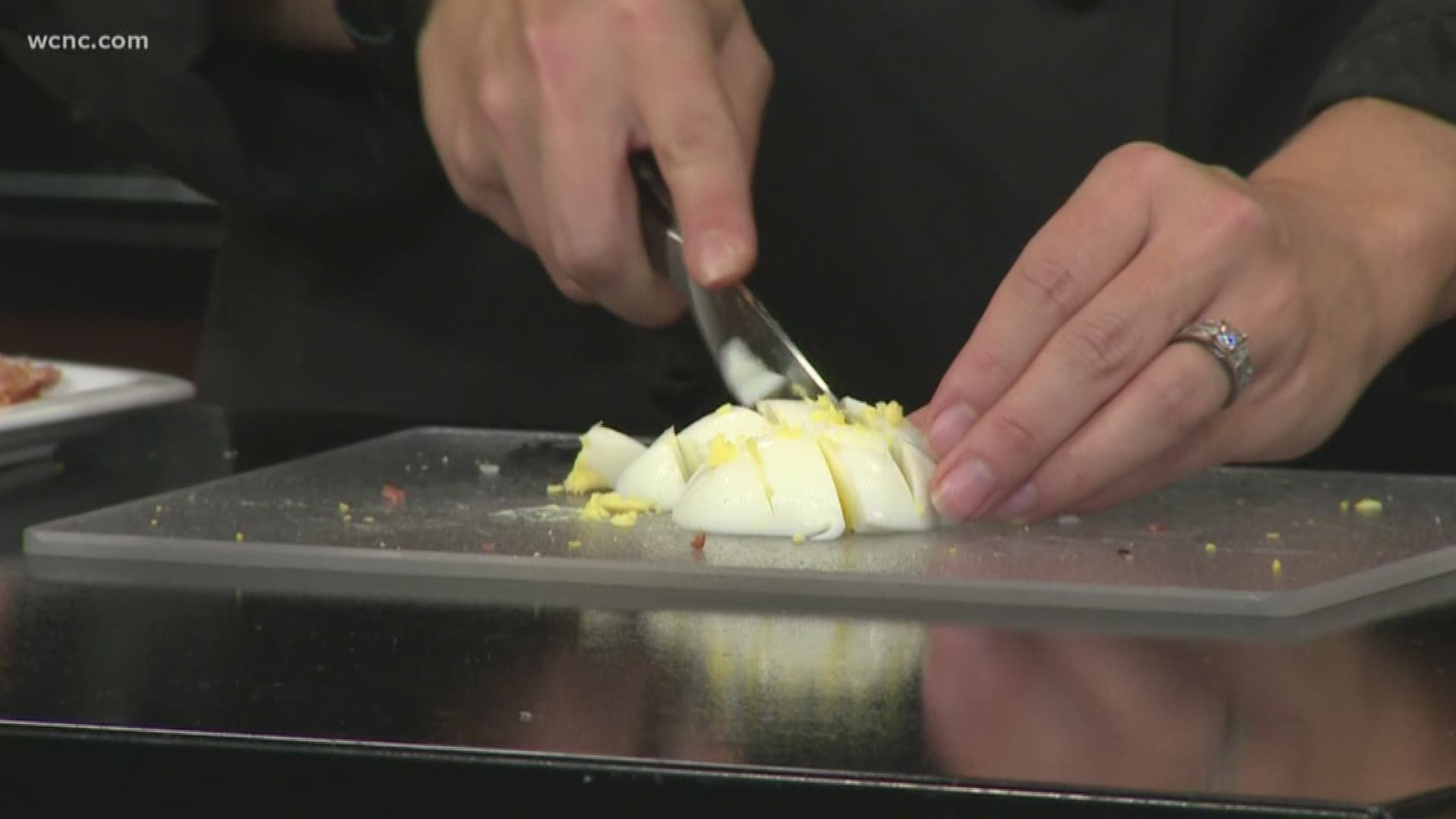 Chef Julie Busha shows us how to make a delicious breakfast using eggs and English muffins.