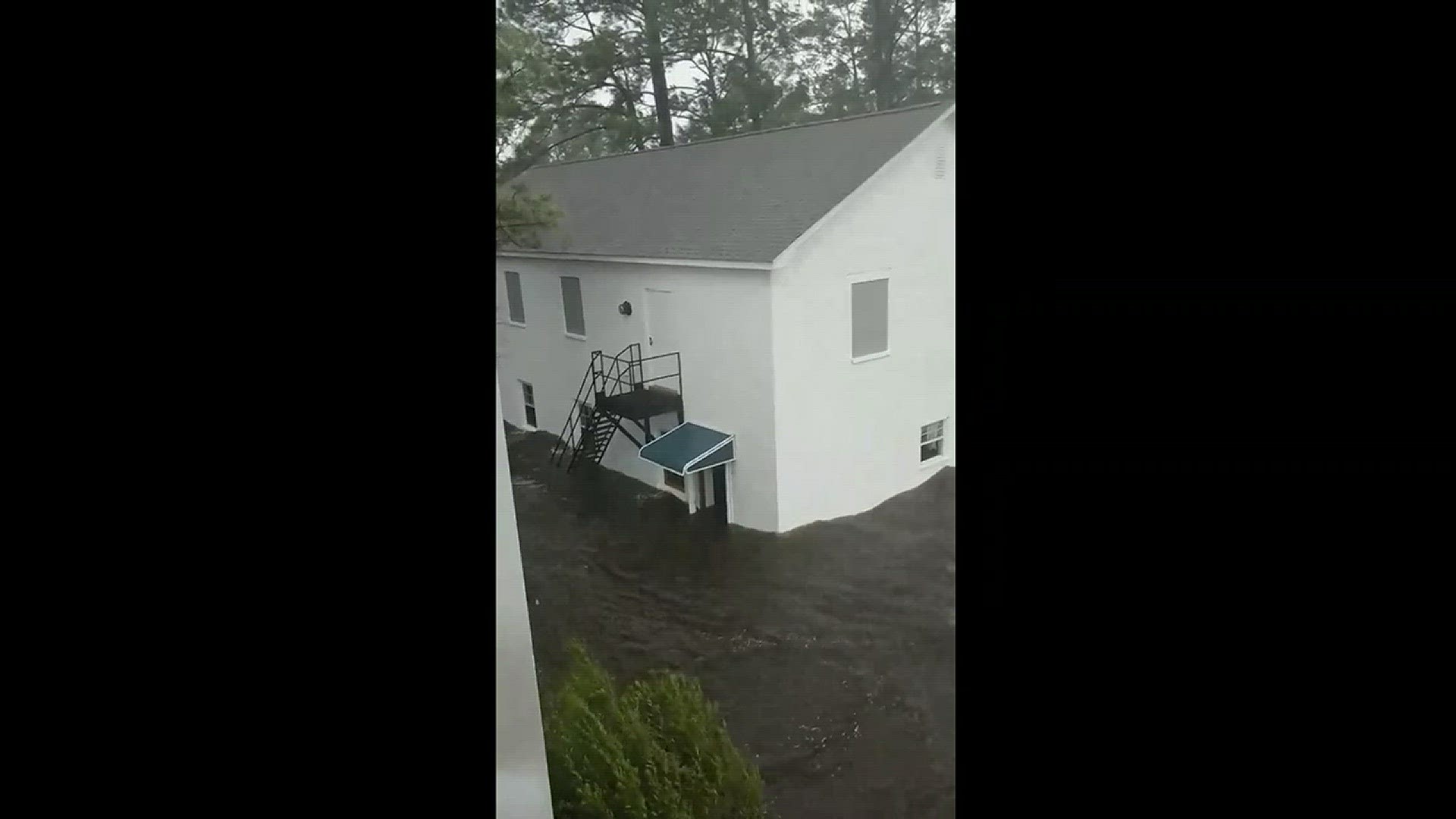 Scary situation as couple forced to deal with severe flooding in Belhaven, NC