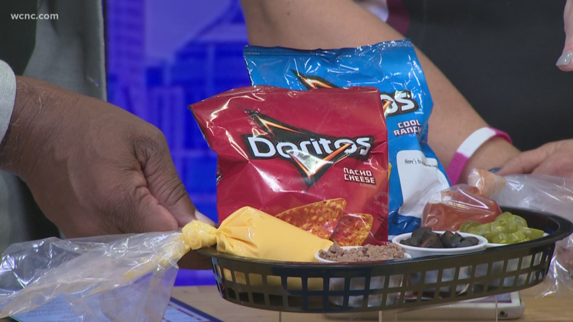 Jill Aker Ray shows us how to turn a regular bag of chips or cookies into a delicious meal on the go.