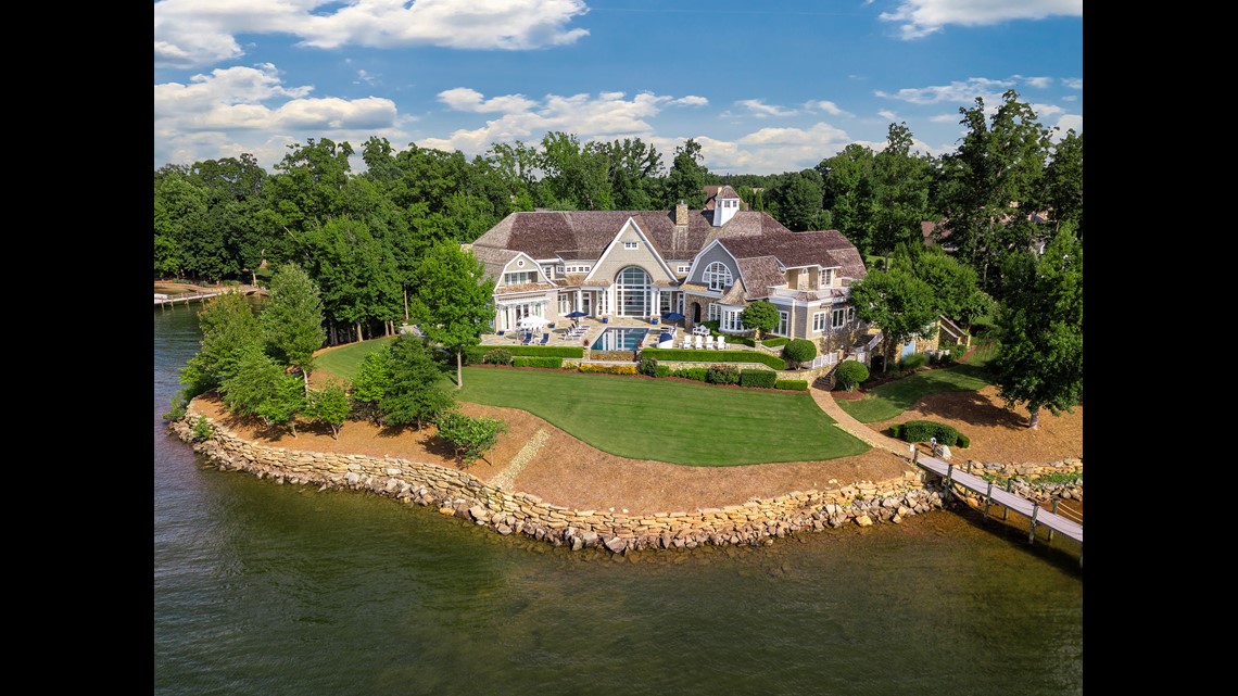 houses on lake norman        
        <figure class=