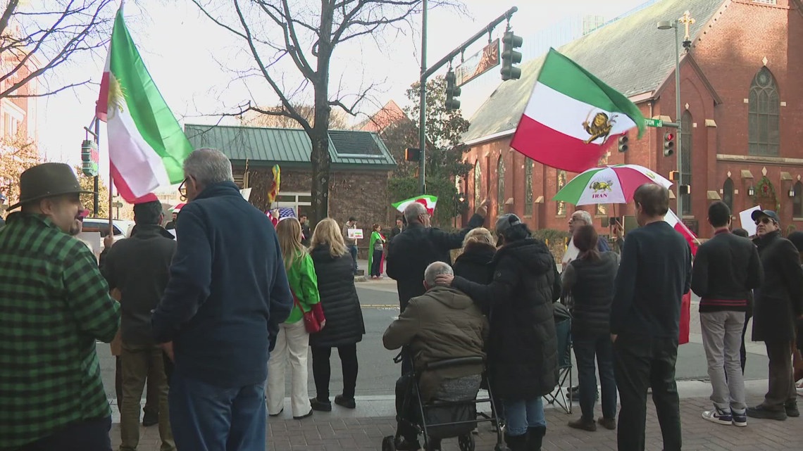 Charlotteans gather in Uptown in support of protests in Iran