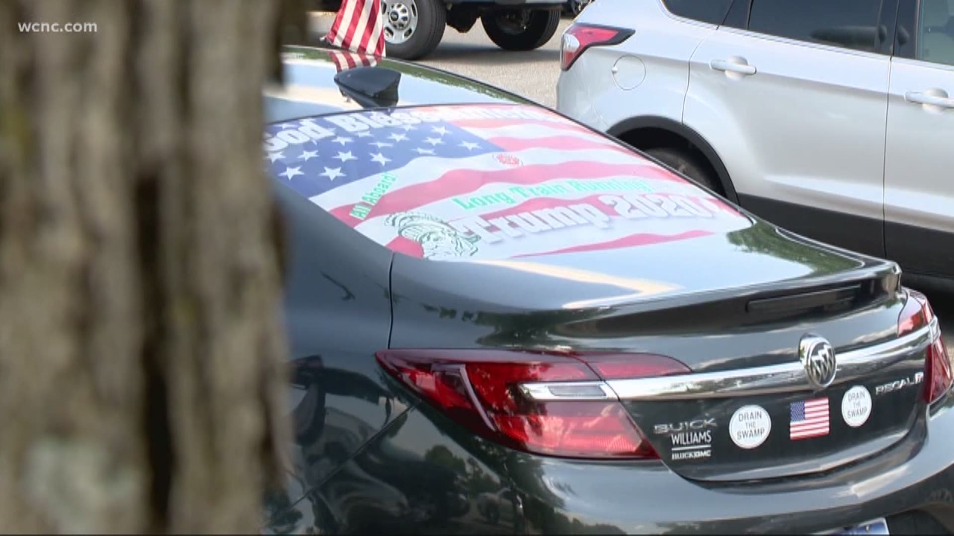 An Uber driver who was booted from the airport for having pro-Trump decals on his car is back in business.