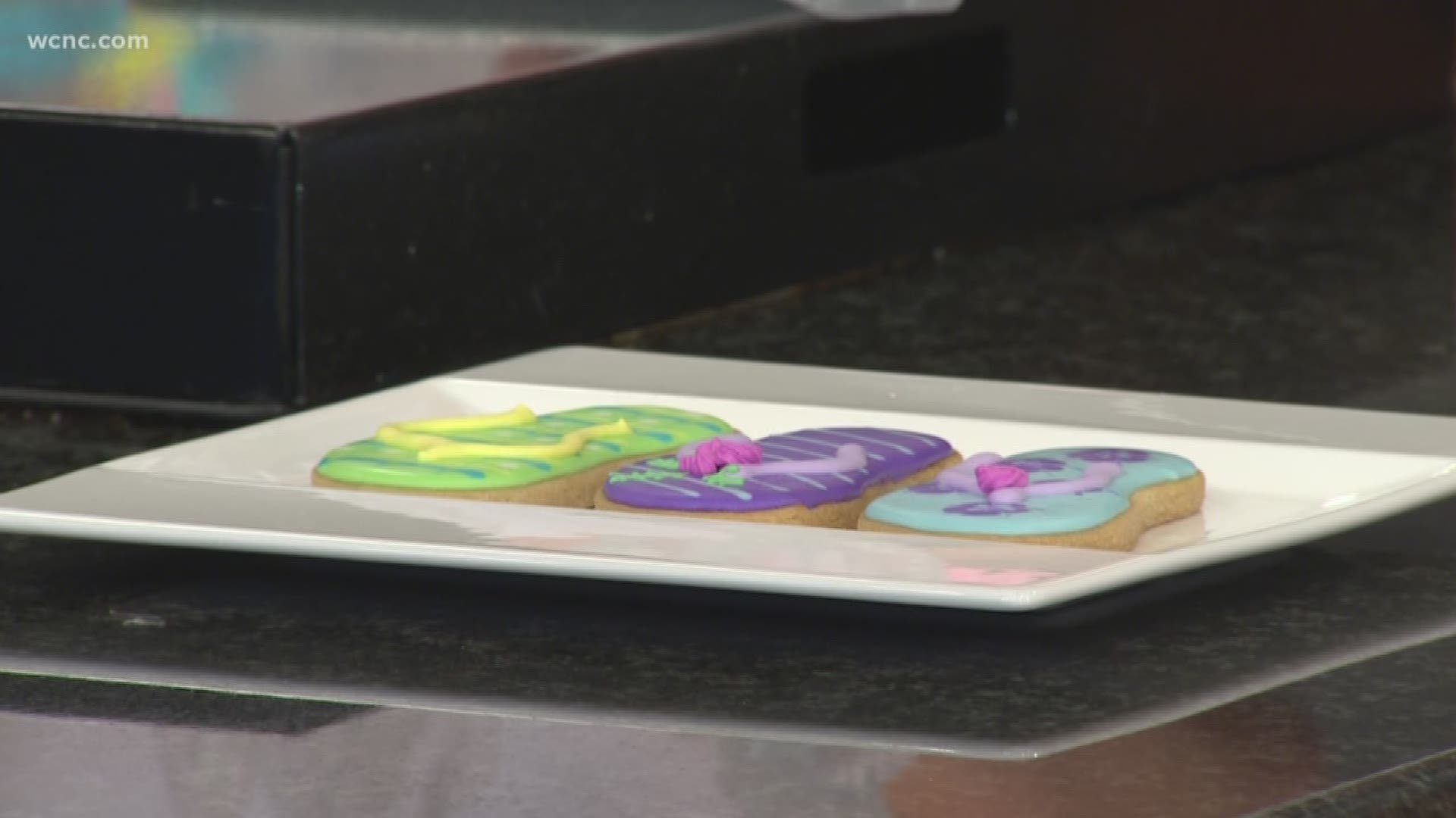 Vibrant, decorated cookies that are almost too pretty to eat! Gina Burke with Pink Turtle Cookies shares tips on how to decorate eye-catching cookies.
