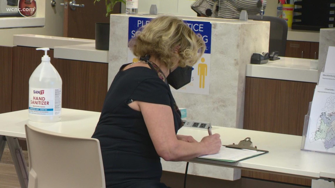 Charlotte Mayor Vi Lyles officially files for reelection