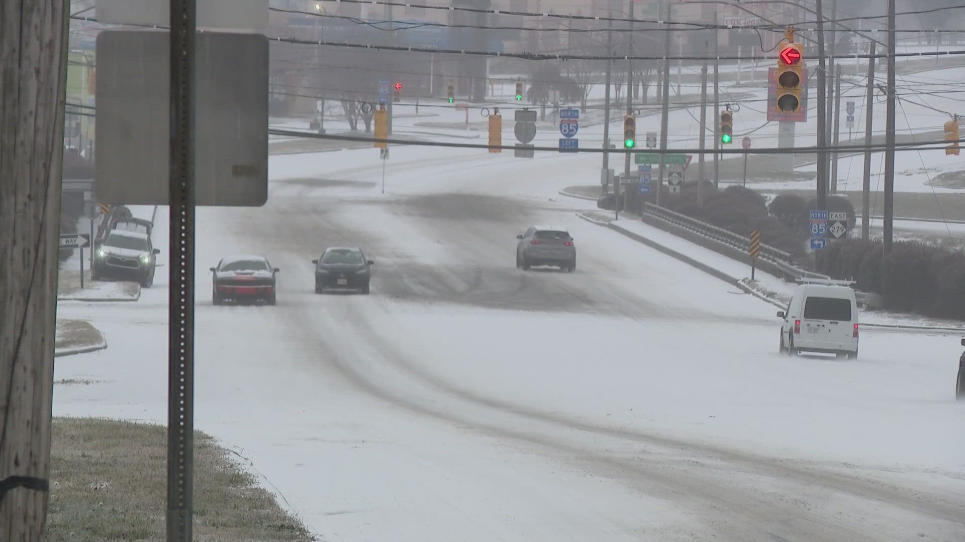 wcnc.com - Hank Lee - Hundreds of cancellations at Charlotte airport Sunday as city digs out of historic snowstorm