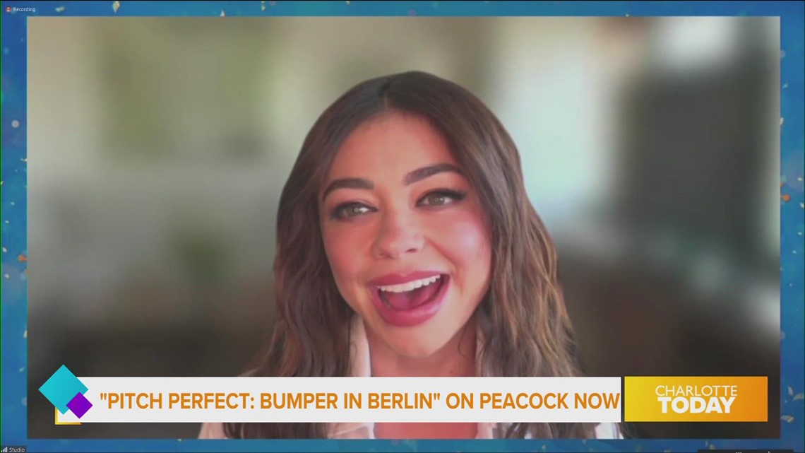 Mia chats with Sarah Hyland from Peacock’s Pitch Perfect: Bumper in Berlin