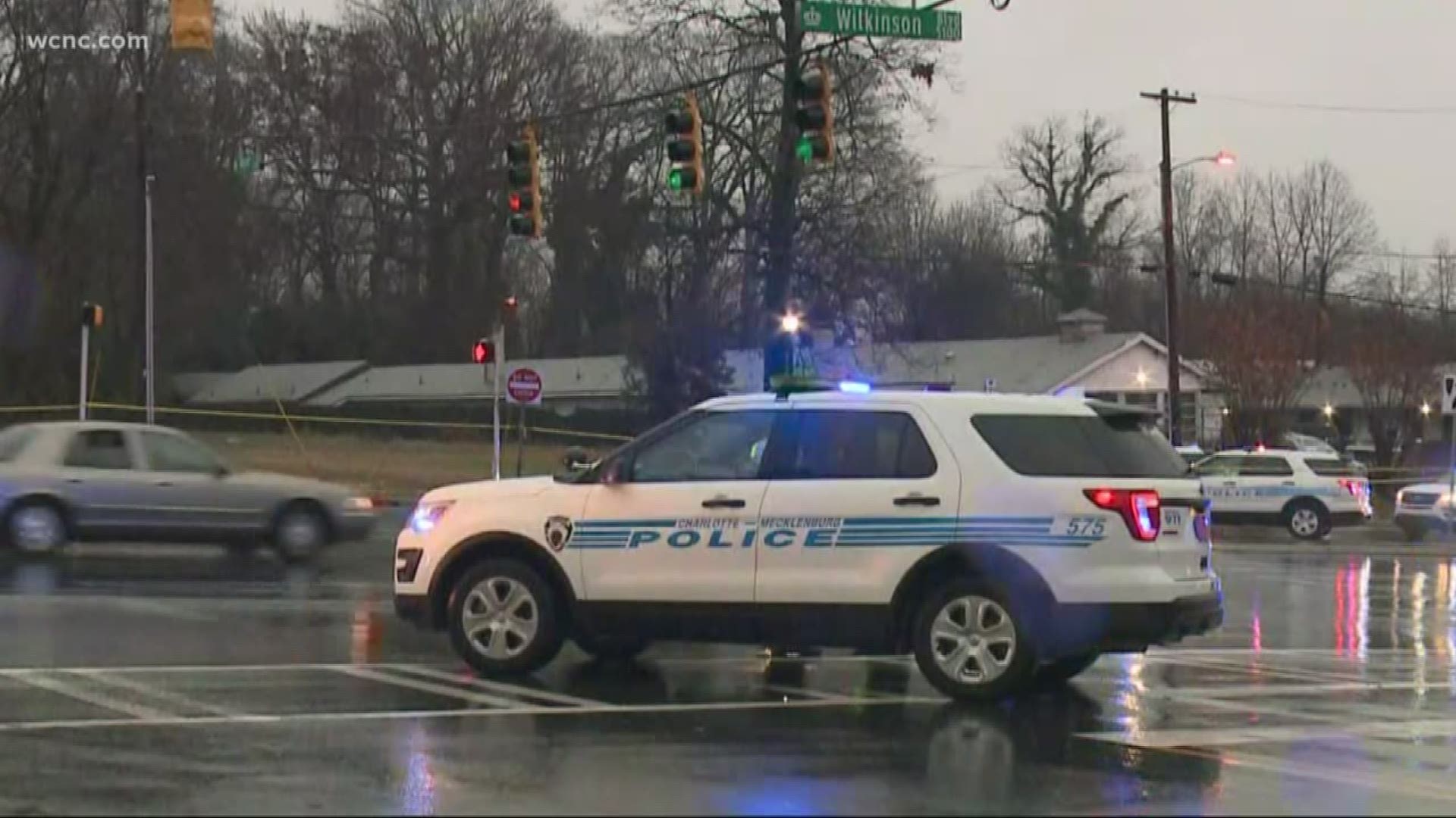 Pedestrian hit by 2 cars, killed in west Charlotte crash | wcnc.com