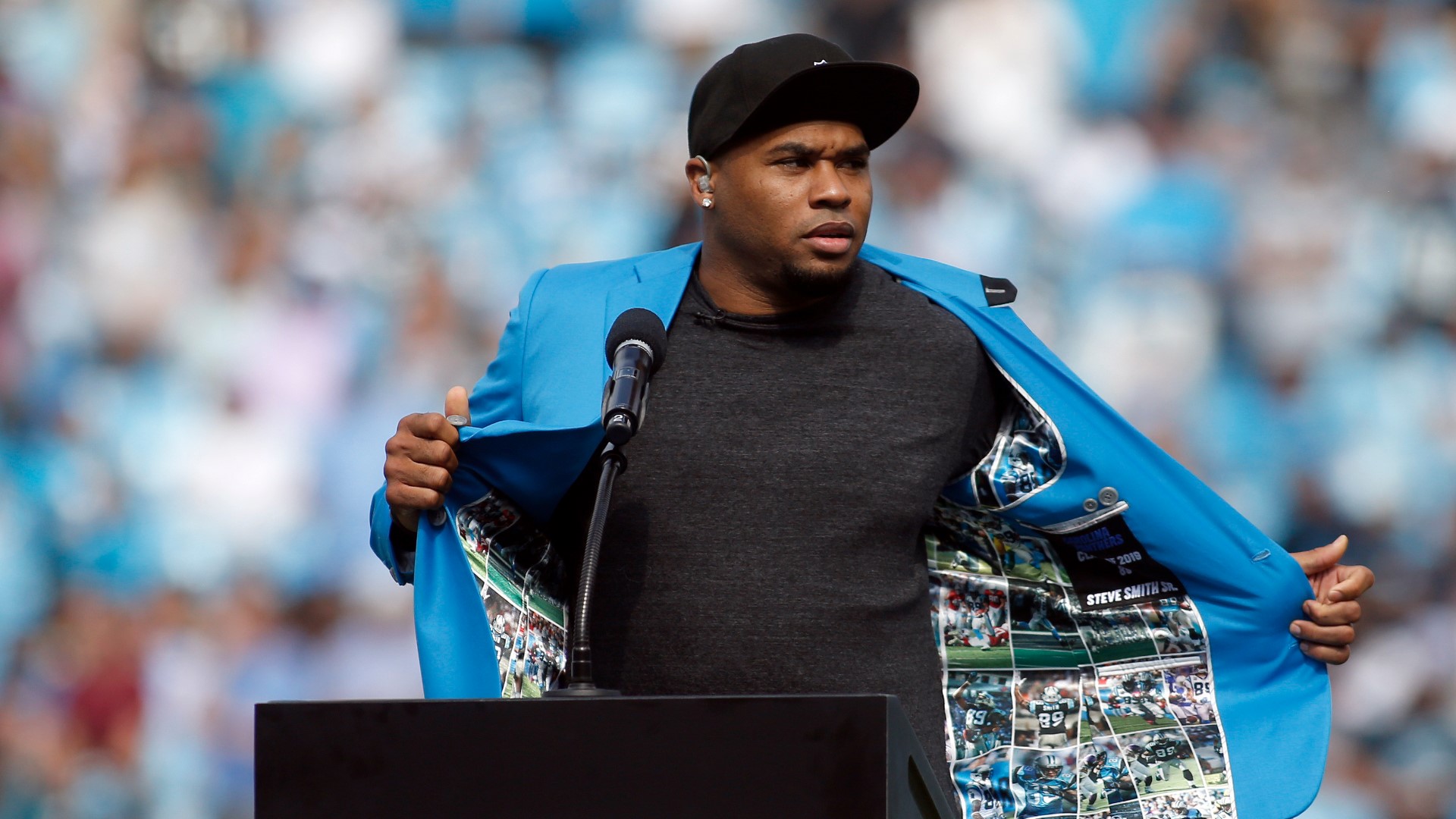 The Panthers inducted team icons Steve Smith, Jake Delhomme, Jordan Gross and Wesley Walls into the Hall of Honor during Sunday's game vs Jacksonville.
