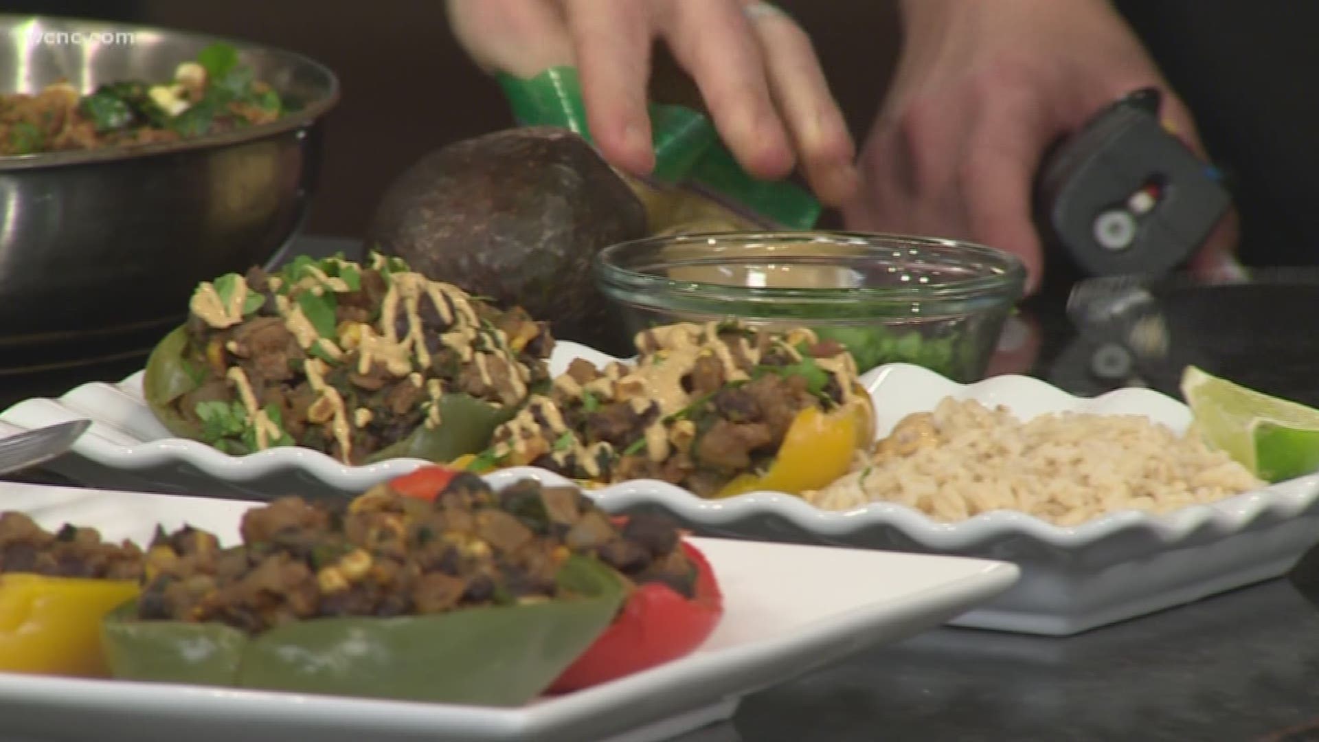Nutritionist, Samantha Eaton makes her healthy and delicious Mexican stuffed peppers recipe.