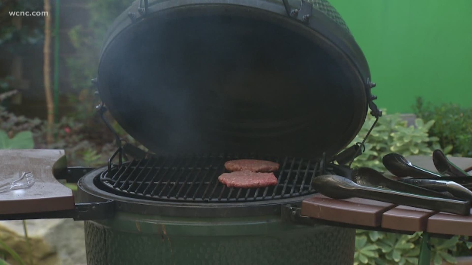 BBQ instructor Jack Arnold shows us how to make tailgating a high-end experience.