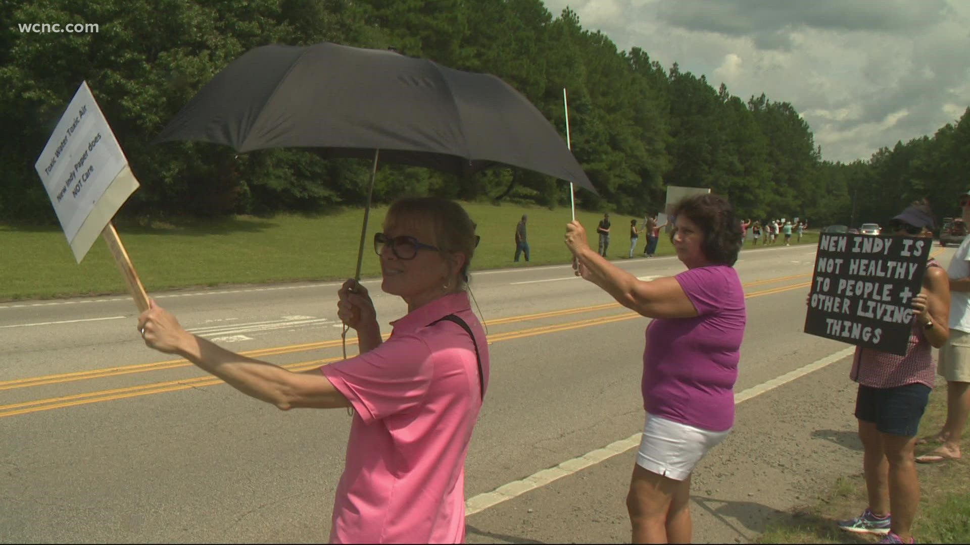 Protesters hit the pavement --taking a stand against the new-indy containerboard plant in Catawba, South Carolina today.