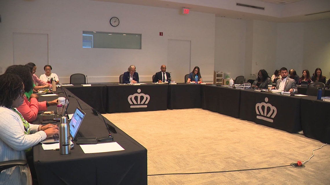 Charlotte City Council prepares to choose interim mayor after Lyles' resignation