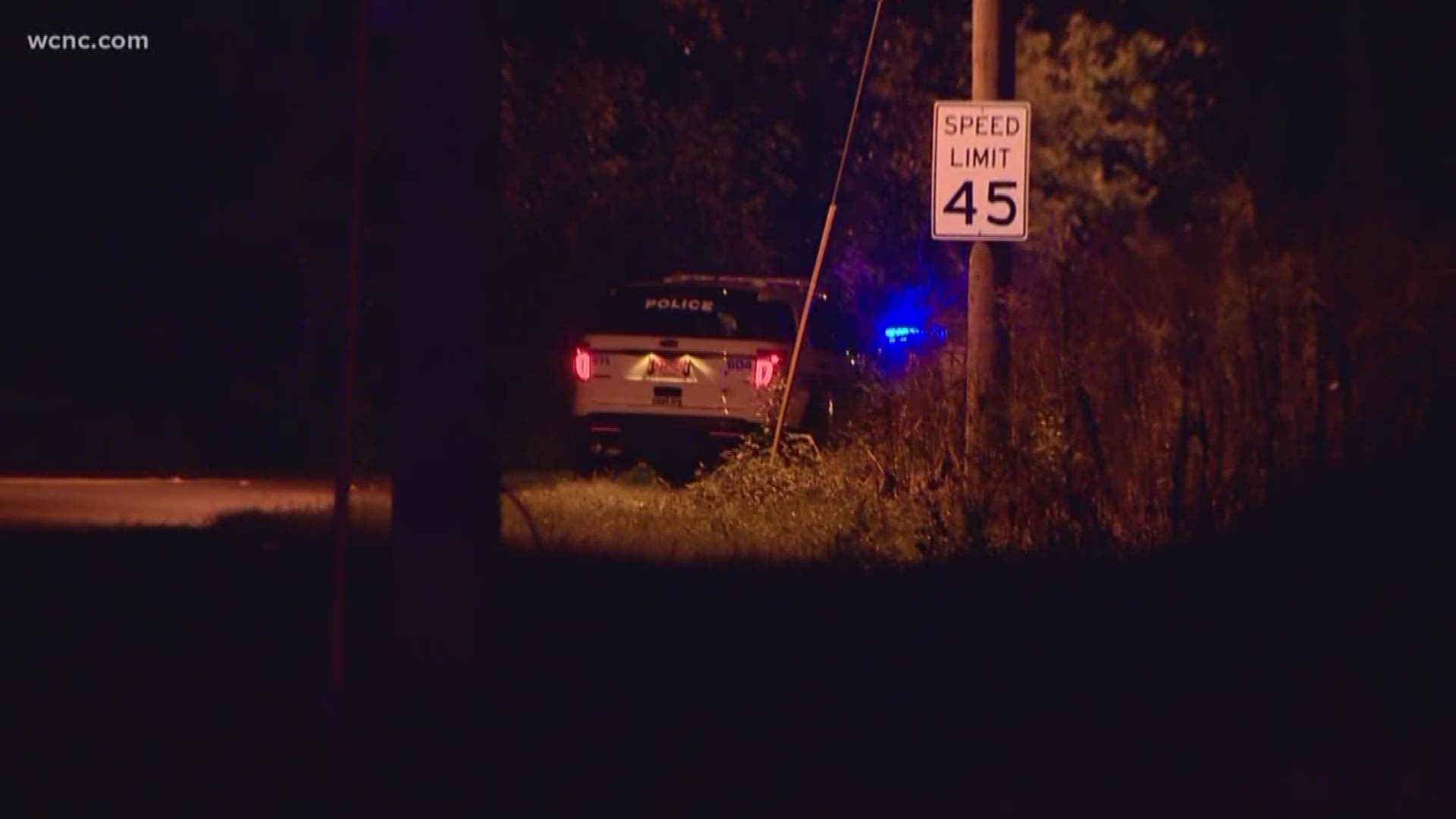 Deadly crash shuts down Gibbon Rd. after car runs off road