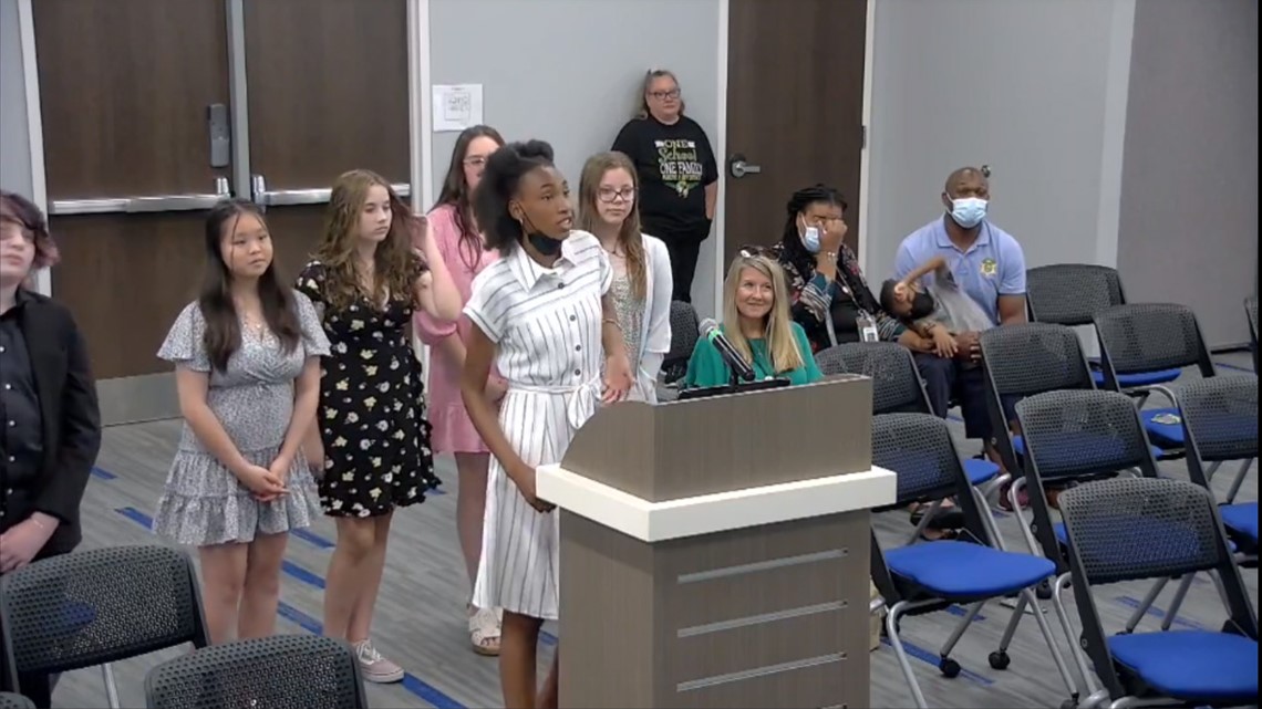 Rock Hill 7th graders call for end to school uniform policy
