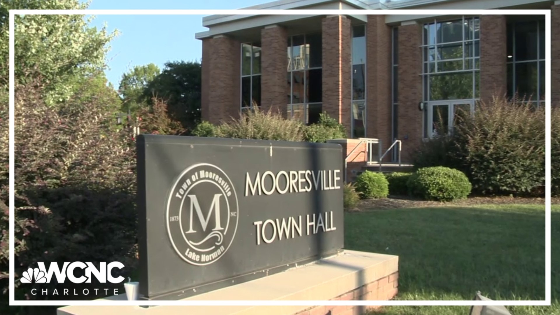 Mooresville's mayor, town manager, planning director, and clerk are leaving their positions.